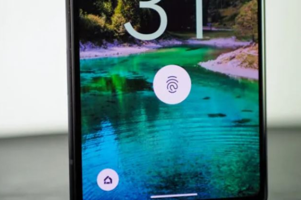 „Android 16“ dabar leidžia visiems „Pixel“ telefonams naudoti pirštų atspaudų atrakinimą net tada, kai ekranas išjungtas.